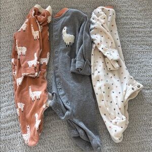 Adorable Organic Baby Onesie Set with Llama Print